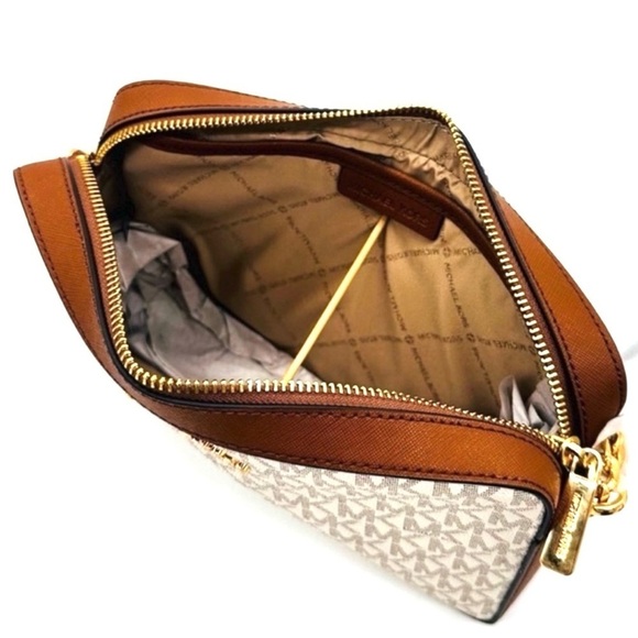 Michael Kors Large EW Crossbody Bag & Large Double Zip Wallet Vanilla - Picture 7 of 13